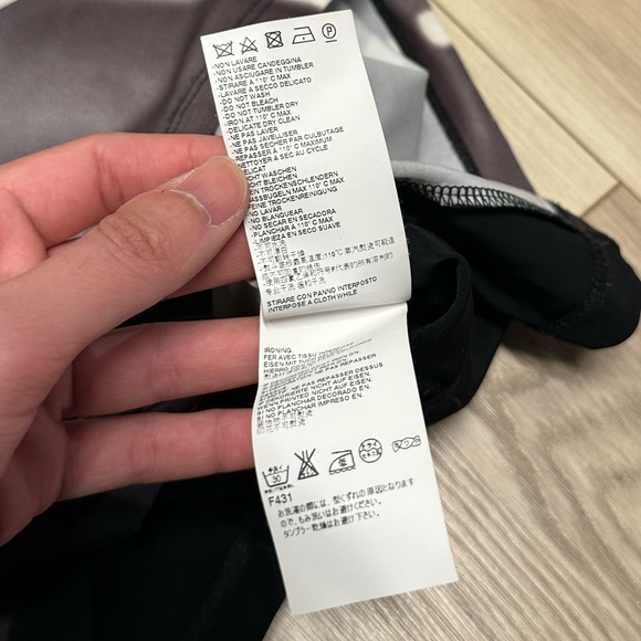 LIKE NEW Maison Margiela MM6 Women’s Printed Blouse T-Shirt - Picture 5 of 6